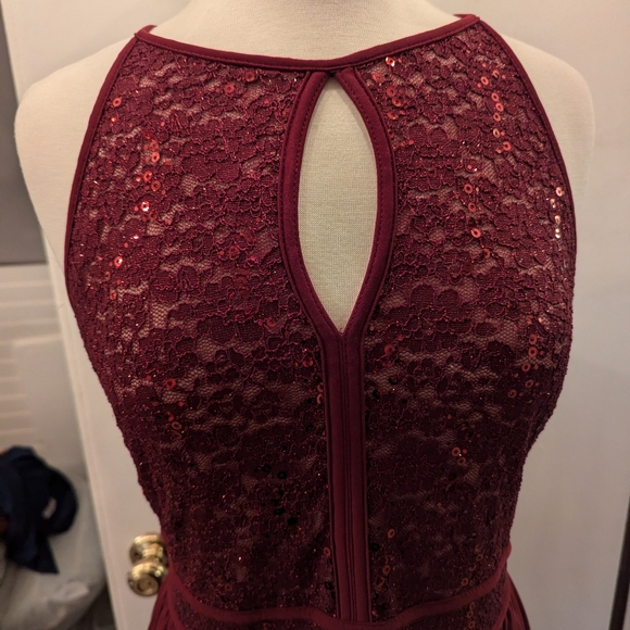 Gorgeous wine red gown - Picture 1 of 3